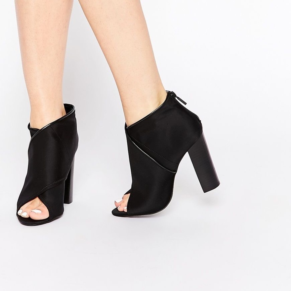 Aldo peep toe booties size 8 barely worn